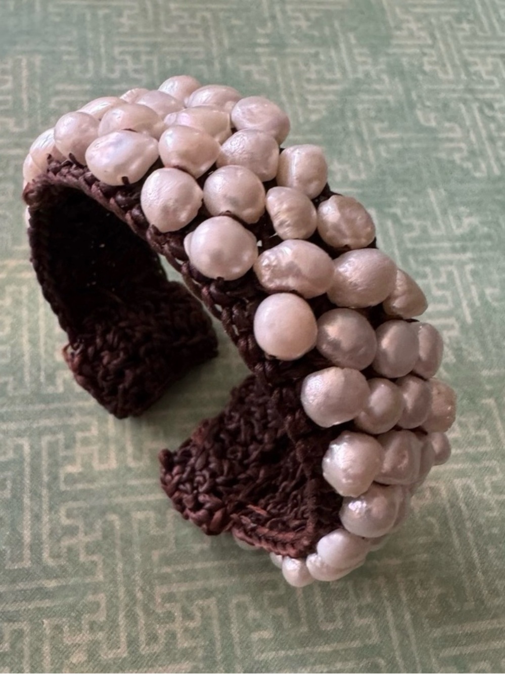 VINTAGE CULTURED PEARLS CUFF BRACELET - Picture 8 of 10